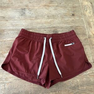 Vuori Women’s Maroon Clementine 2.0 Short 2.5"